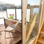 Houseboat With Canalview And Free Bikes Båthotell