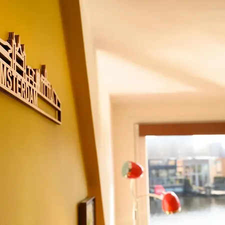 Houseboat With Canalview And Free Bikes 3*