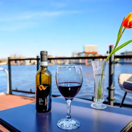 Houseboat With Canalview And Free Bikes Botel Amsterdam
