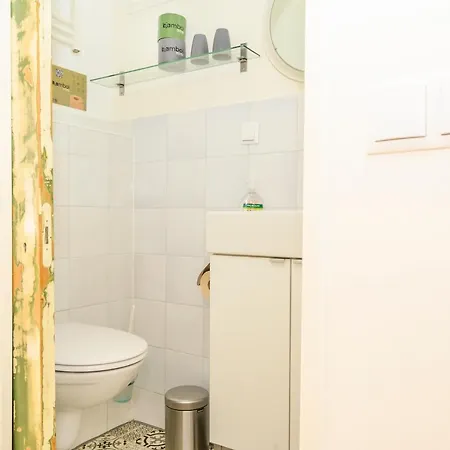 Houseboat With Canalview And Free Bikes 3*