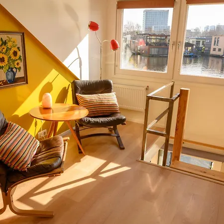 Houseboat With Canalview And Free Bikes 3*