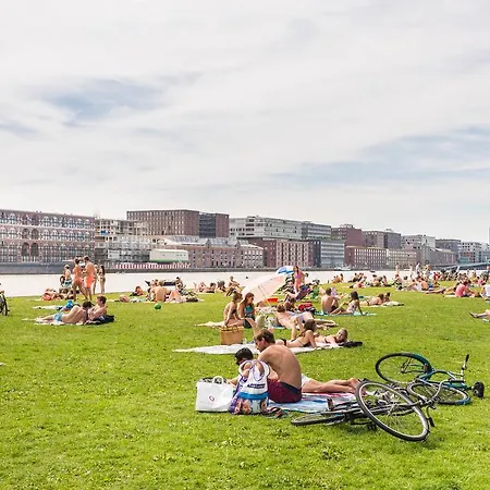 Houseboat With Canalview And Free Bikes 3*