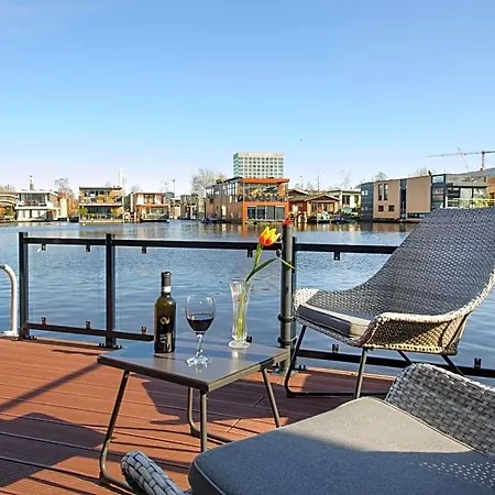 Botel Houseboat With Canalview And Free Bikes 3*