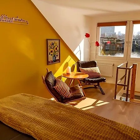 Botel Houseboat With Canalview And Free Bikes 3*