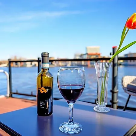 Houseboat With Canalview And Free Bikes 3*