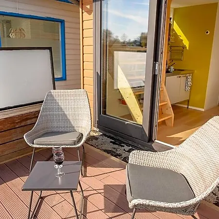 Botel Houseboat With Canalview And Free Bikes 3*