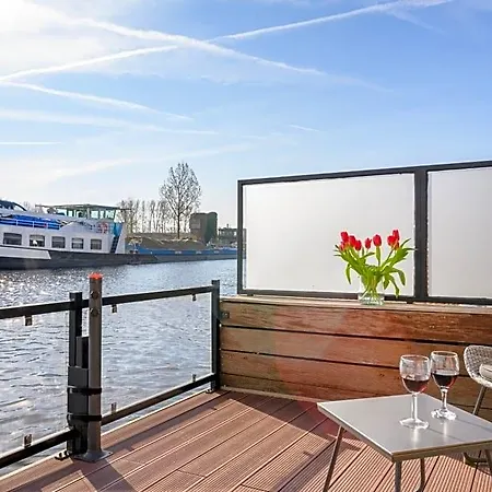 Houseboat With Canalview And Free Bikes Botel
