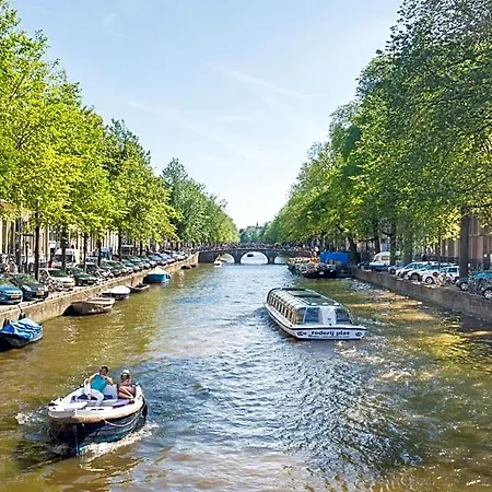 Houseboat With Canalview And Free Bikes Botel 3*