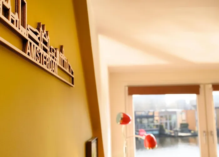 Houseboat With Canalview And Free Bikes 3*