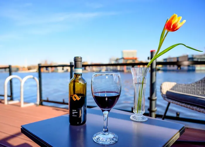 Houseboat With Canalview And Free Bikes Botel Amsterdam