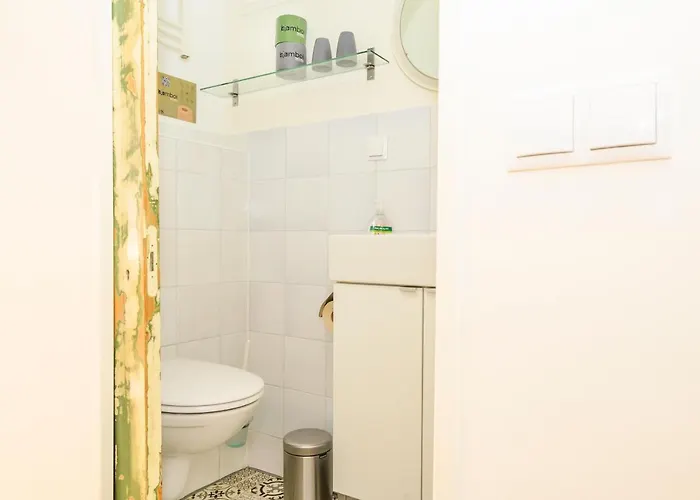 Houseboat With Canalview And Free Bikes 3*