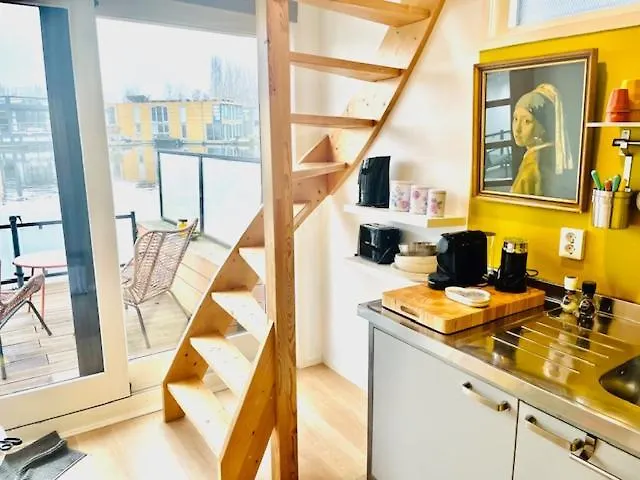 Botel Houseboat With Canalview And Free Bikes Amsterdam