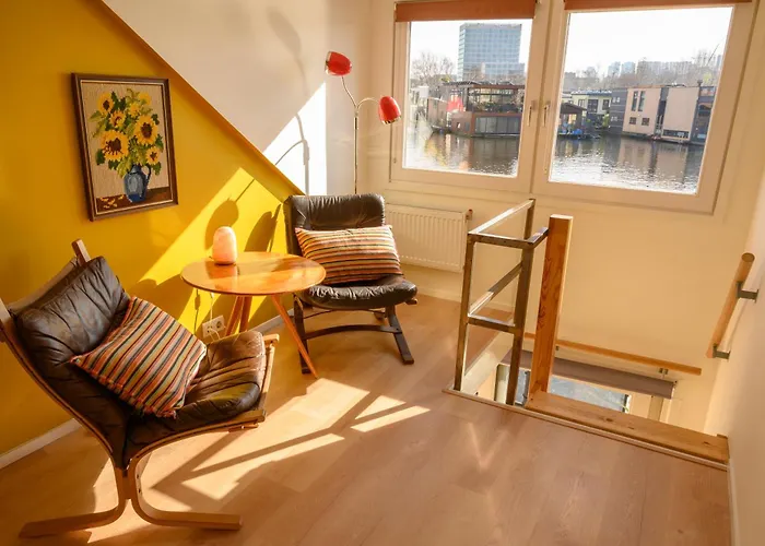 Houseboat With Canalview And Free Bikes 3*