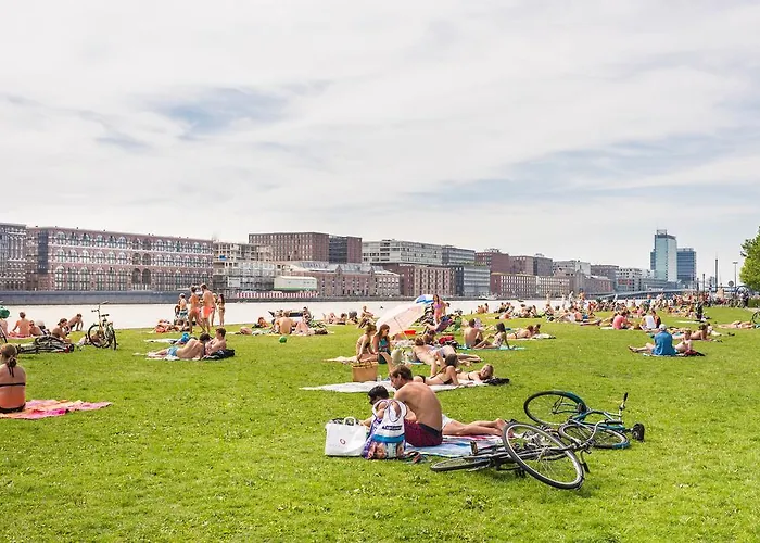 Houseboat With Canalview And Free Bikes 3*