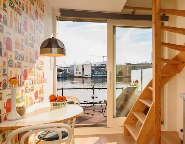 Houseboat With Canalview And Free Bikes 3* Amsterdam