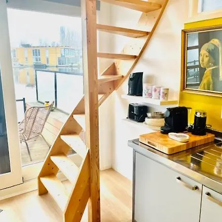 فندق مبيت وإفطار Houseboat With Canalview And Free Bikes أمستردام